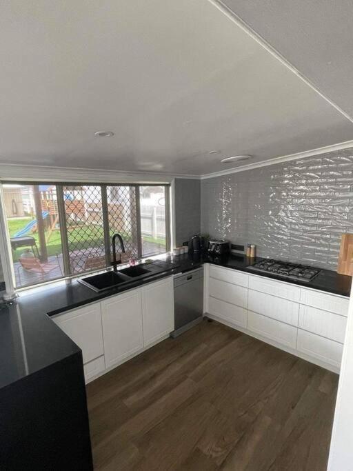 Holiday home Retreat On Murray - Pool, Playground, Huge Deck!